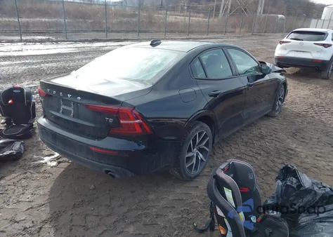 2020 Volvo S60 T5 Momentum z USA, uszkodzony, nr VIN 7JR102FK9LG044679